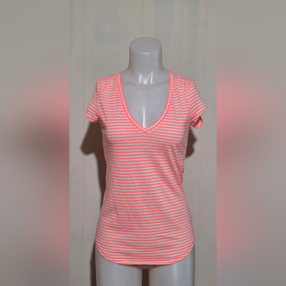 American Eagle Outfitters White and Pink Fitted Short Sleeve T-Shirt